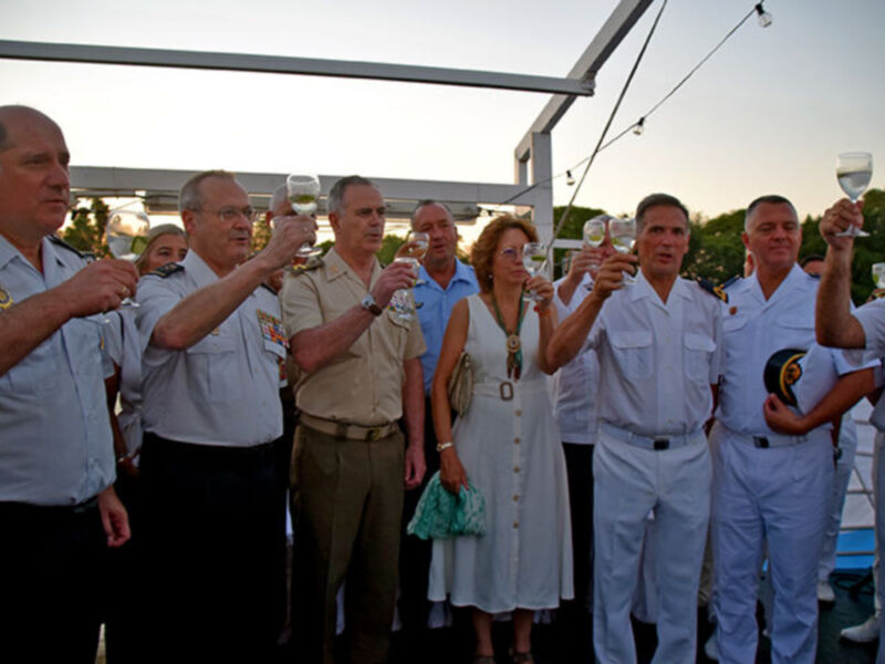 La Armada celebra la festividad de la Virgen del Carmen con una travesía por el Guadalquivir en Sevilla 