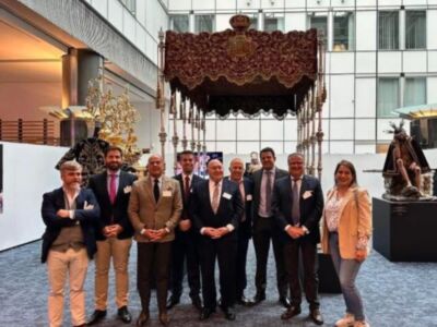 La Junta directiva de la asociación gremial de Arte Sacro de Sevilla en el Parlamento Europeo  Bruselas