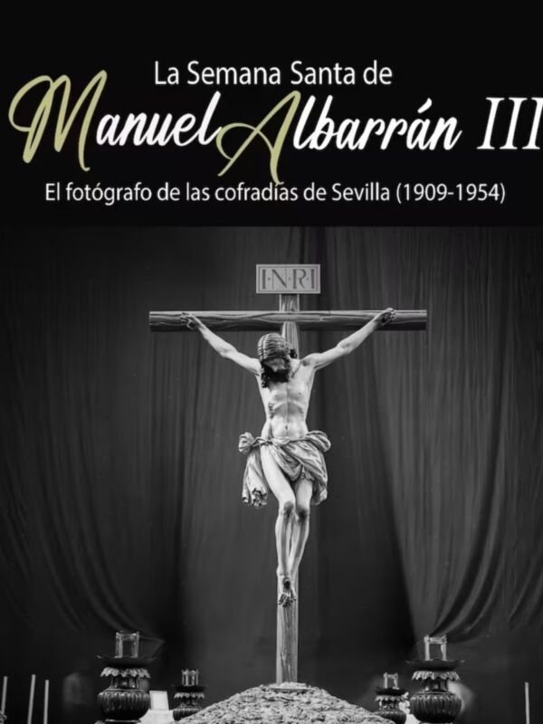 La Semana Santa de Manuel Albarrán III. El fotógrafo de las cofradías de Sevilla (1909-1954). Imagen en blanco y negro del Cristo crucificado.