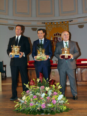  Así fue el acto en el que Sevilla entregó coronas y atributos a sus Reyes Magos 2026