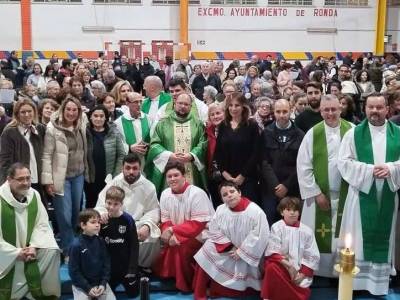 EL PARROCO DE LA IGLESIA NUESTRA SEÑORA DE LA ENCARNACION DE GRAZALEMA, EL SACERDOTE, LUIS CARLOS VILCHES SANCHEZ, ES DE CHIPIONA.