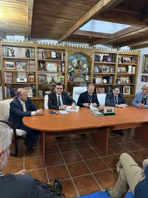Solemne firma en el Libro de Honor de la Real Asociación de Caballeros de Guadalupe