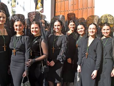  La Vera-Cruz de Alcalá del Río renueva su legado de fe en el Jueves Santo ilipense 