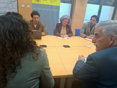 Subdelegación del Gobierno y Chipiona abordan la situación del sector pesquero