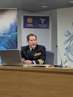 La Universidad de Sevilla acoge una reflexión sobre la proyección histórica y estratégica de la Armada en la ciudad 