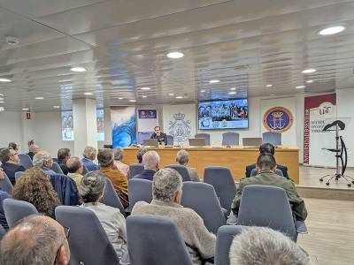 La Universidad de Sevilla acoge una reflexión sobre la proyección histórica y estratégica de la Armada en la ciudad 