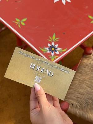 UNA PAREJA DE JÓVENES EMPRENDEDORES PONE A JUGAR A TODA SEVILLA EN LA FERIA DE ABRIL..