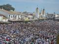 El Rocío renueva su fe multitudinaria procesión de la Virgen en una madrugada de fervor y tradición