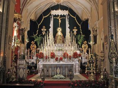 El altar de cultos mayores de la Hermandad,de Vera-cruz de Alcalá del Rio patrimonio, simbolismo y devoción en torno a los Sagrados Titulares