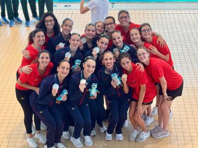 El Club Natación Sincro Sevilla se viste de plata con España en el Europeo júnior