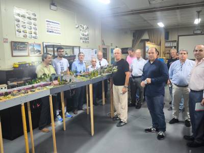 Presentación de novedades de modelismo ferroviario en la Asociación de Amigos del Ferrocarril de Sevilla.