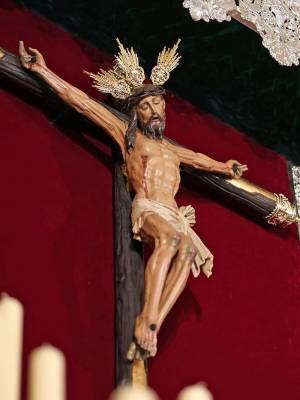  La Corona de 1971 vuelve a presidir la estampa de la Virgen de las Angustias de Alcalá del Río