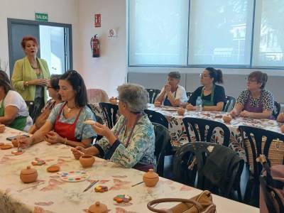 50 personas han participado hoy en el taller de alfarería organizado por la Delegación de Igualdad con motivo del Día Internacional de las Mujeres Rurales