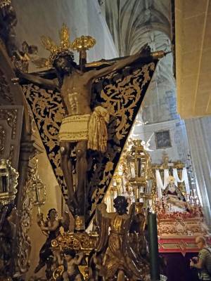 La fe, el patrimonio y la tradición cofrade de Arcos brillan en una Magna extraordinaria