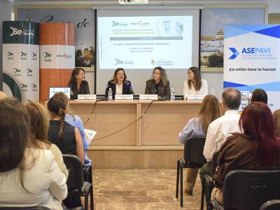 Presentación de la jornada de La Ruta: Conexión Empresarial Itinerante en la Casa de la Cultura de Los Palacios y Villafranca