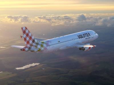 Un avión Airbus A320 de Volotea en vuelo (imagen de archivo)
